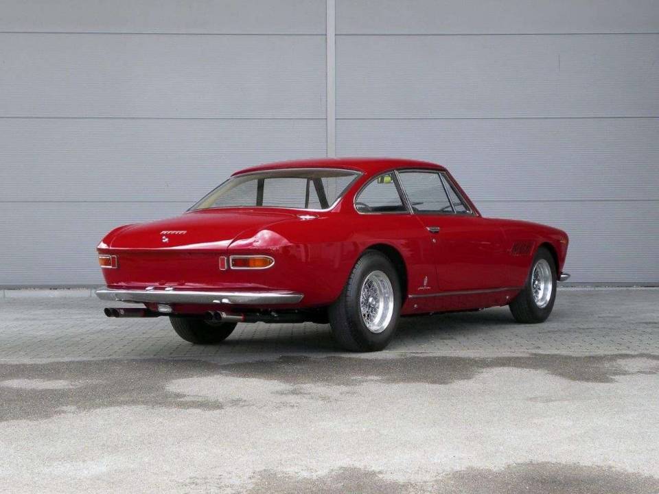 Image 5/20 de Ferrari 330 GT 2+2 (1964)