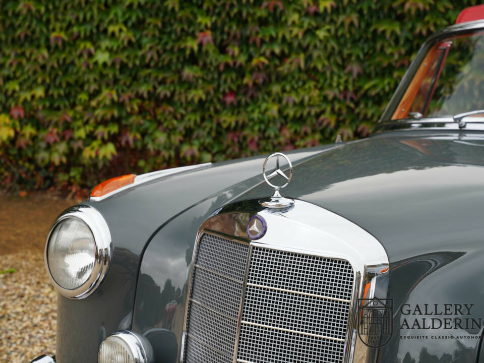 Image 21/50 de Mercedes-Benz 220 SE Cabriolet (1960)