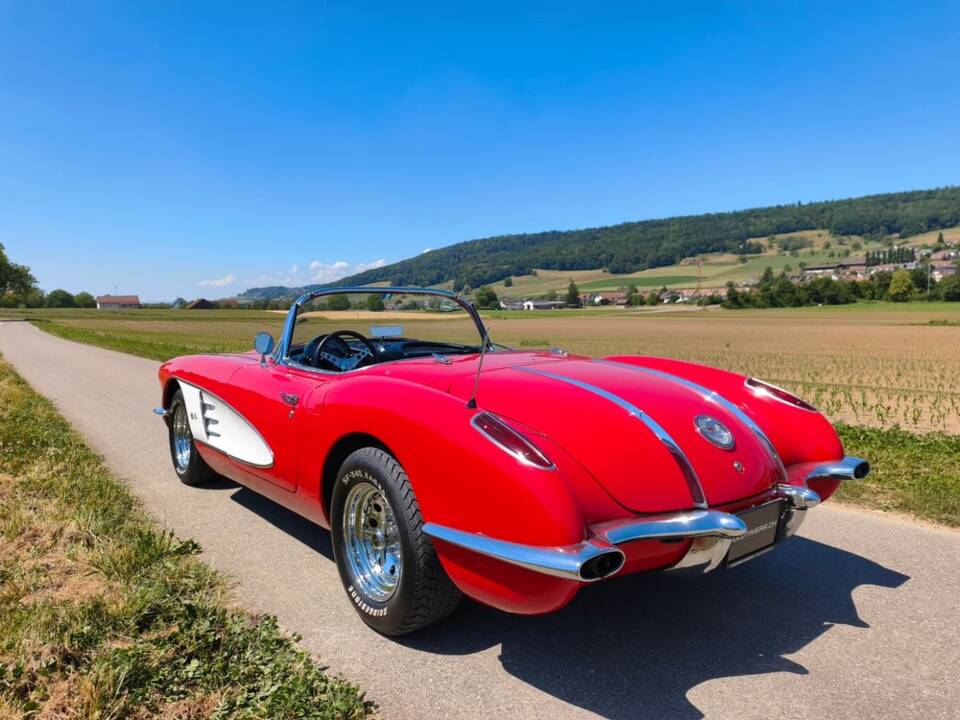 Image 2/25 of Chevrolet Corvette (1958)