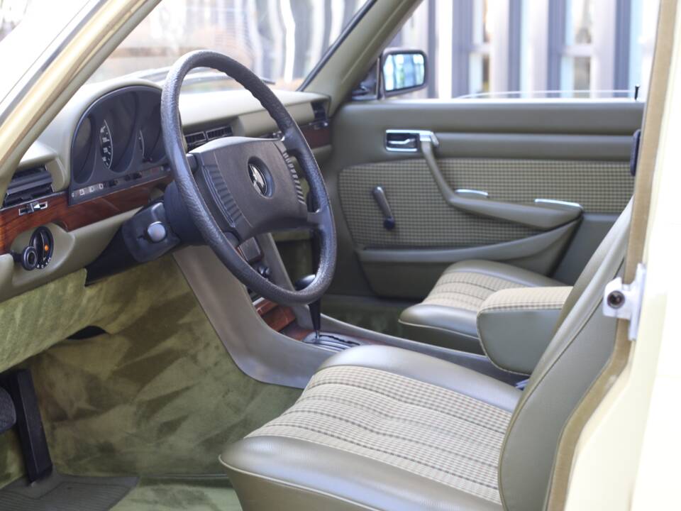Bild 36/76 von Mercedes-Benz 280 SE (1977)