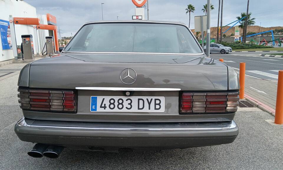 Immagine 8/8 di Mercedes-Benz 560 SEL (1988)