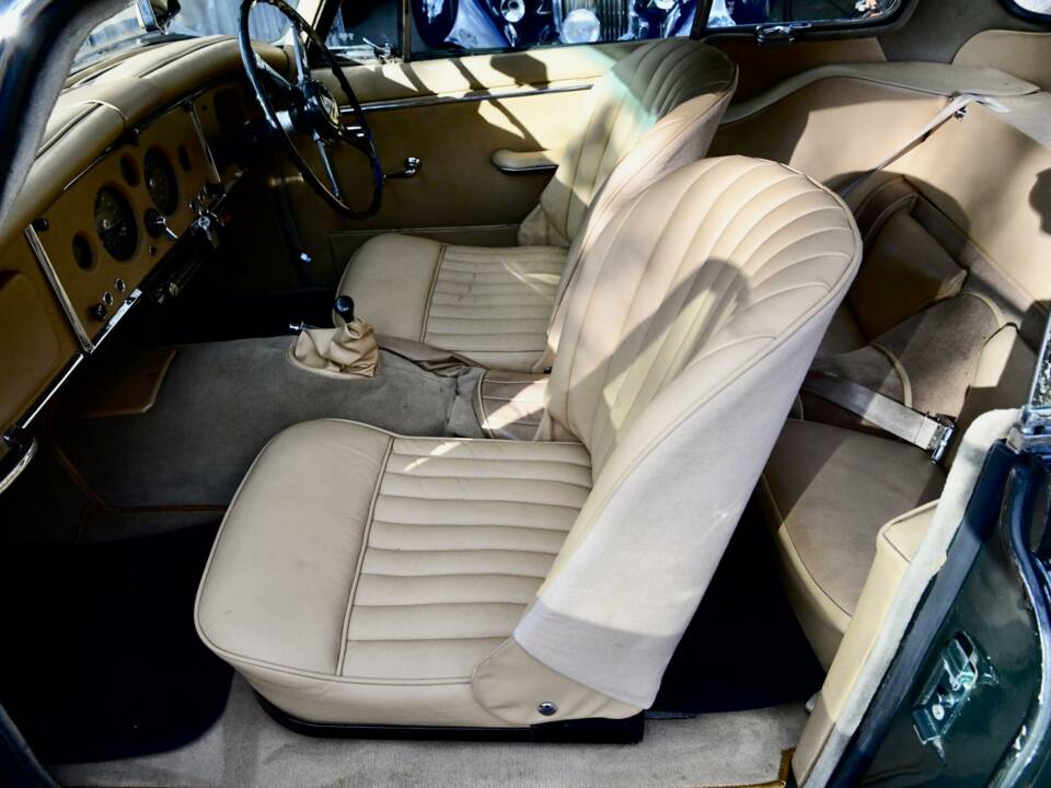 Image 39/50 of Jaguar XK 150 FHC (1960)
