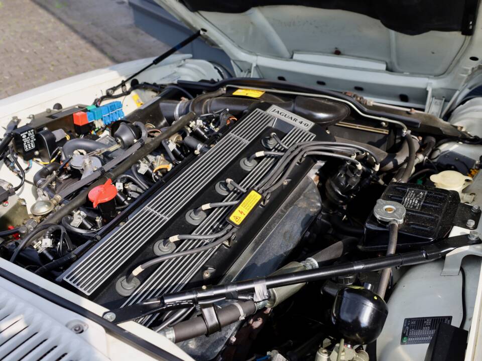 Image 19/29 of Jaguar XJS 4.0 (1991)