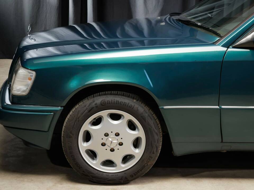 Bild 9/40 von Mercedes-Benz E 220 (1995)