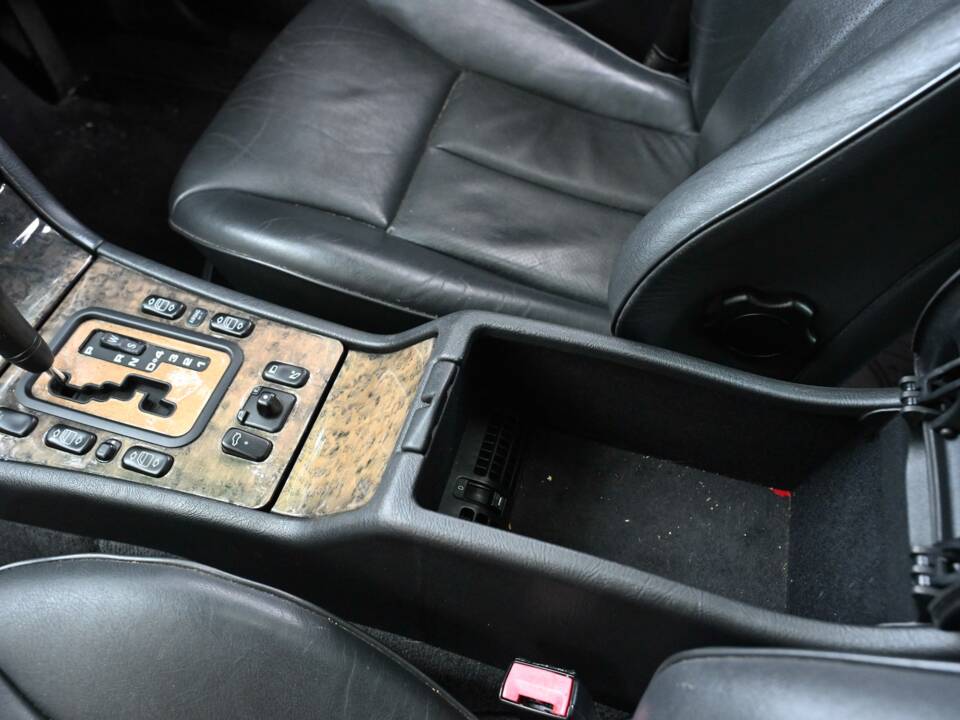 Image 16/50 of Mercedes-Benz E 320 (1998)