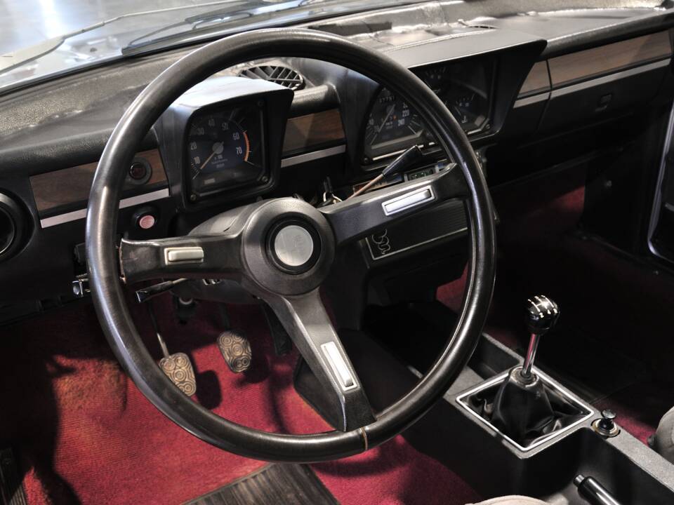 Bild 22/25 von Alfa Romeo Alfetta GTV 2.0 L (1980)