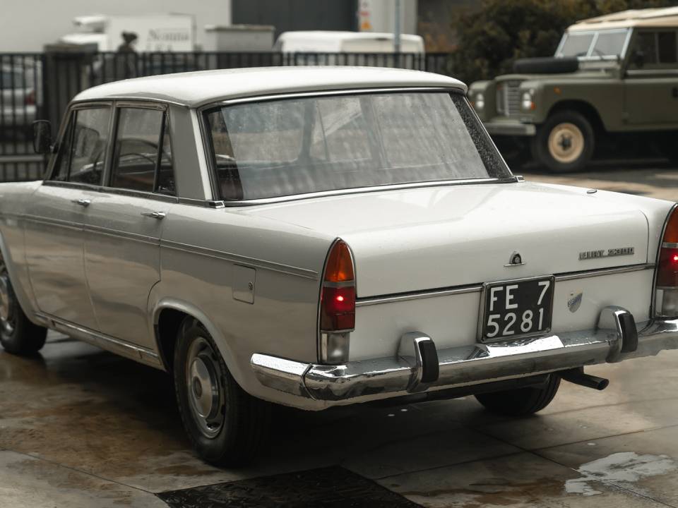 Imagen 2/50 de FIAT 2300 (1964)