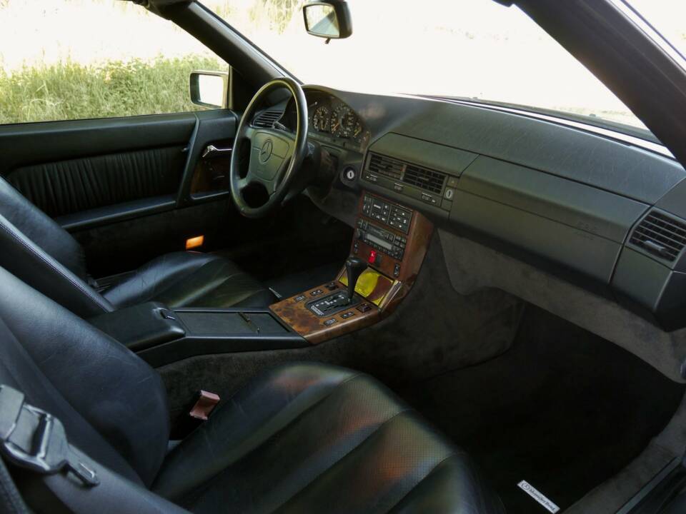 Image 20/39 de Mercedes-Benz 280 SL (1900)