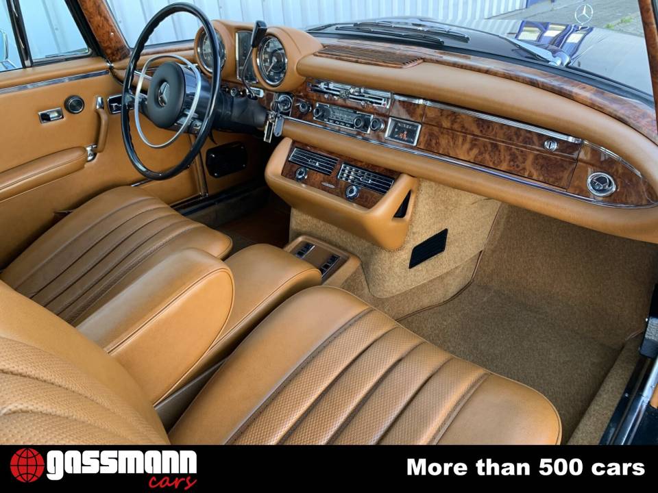 Image 11/15 of Mercedes-Benz 280 SE 3,5 (1971)