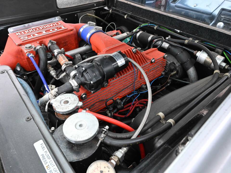 Image 44/50 of Lotus Esprit SE (1990)