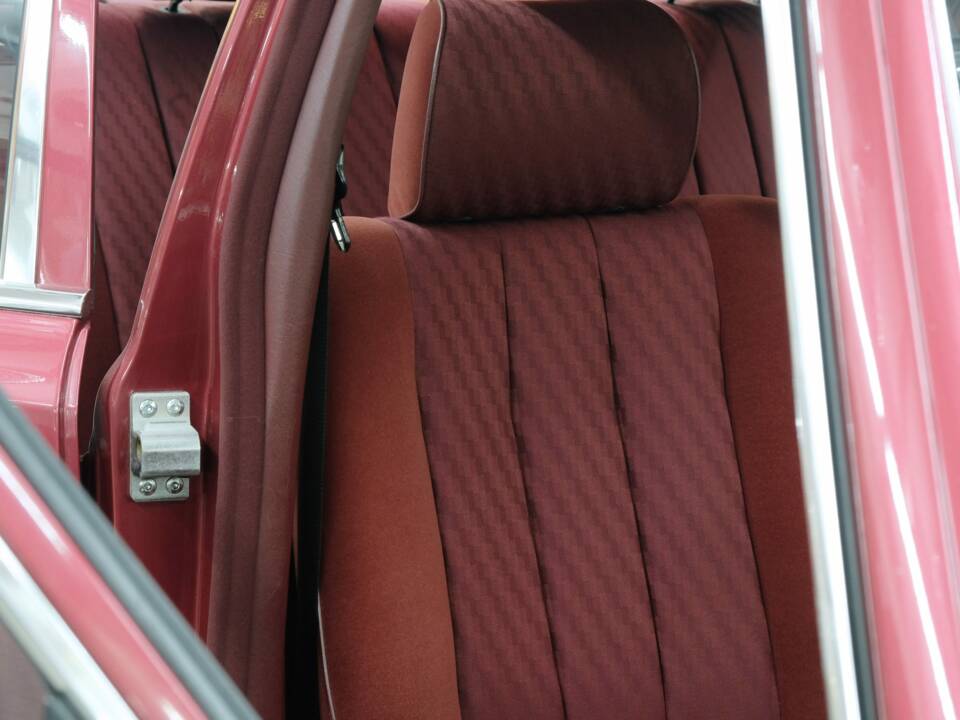 Bild 31/50 von Mercedes-Benz 260 SE (1990)