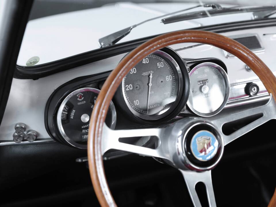 Image 18/47 of Abarth Fiat 850 TC (1965)