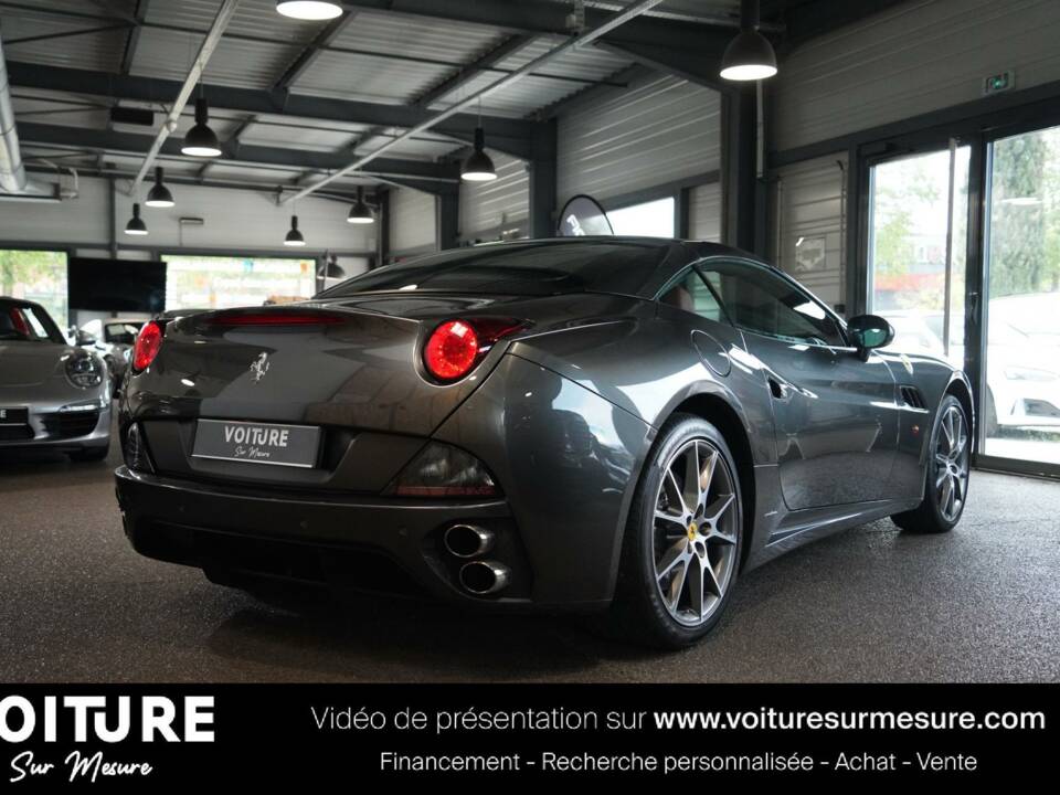 Imagen 5/39 de Ferrari California (2010)