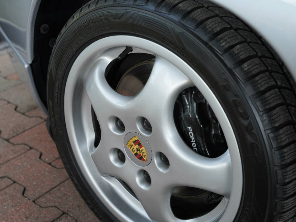 Immagine 19/50 di Porsche 928 GTS (1993)