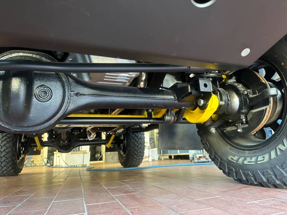 Image 28/30 of Land Rover Defender 90 "Limited" (2005)