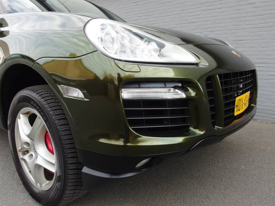Image 31/99 of Porsche Cayenne Turbo (2007)