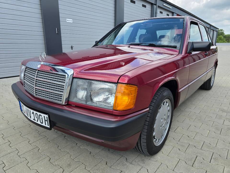 Imagen 29/69 de Mercedes-Benz 190 E 1.8 (1991)