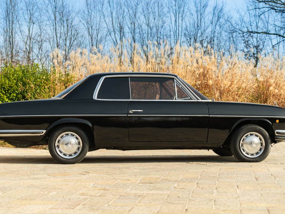 Imagen 3/46 de Mercedes-Benz 250 CE (1970)