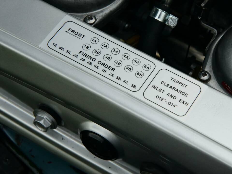 Image 42/50 de Jaguar E-Type V12 (2+2) (1972)