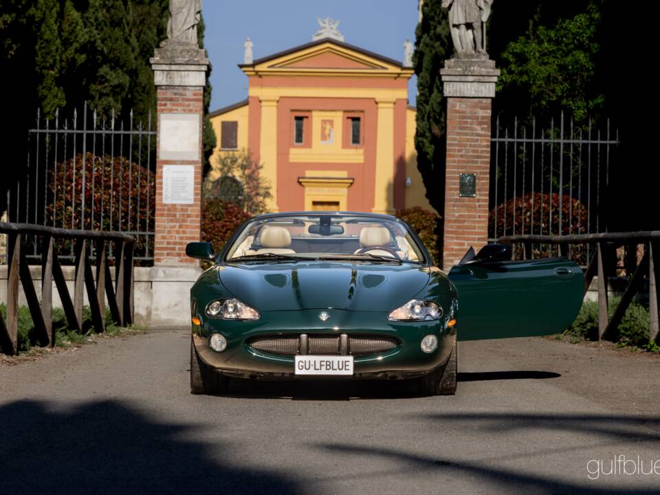 Image 4/70 of Jaguar XKR (2004)