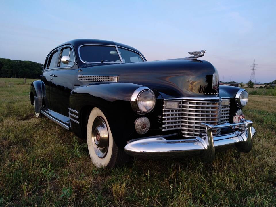 Image 4/50 of Cadillac 61 Sedan (1941)