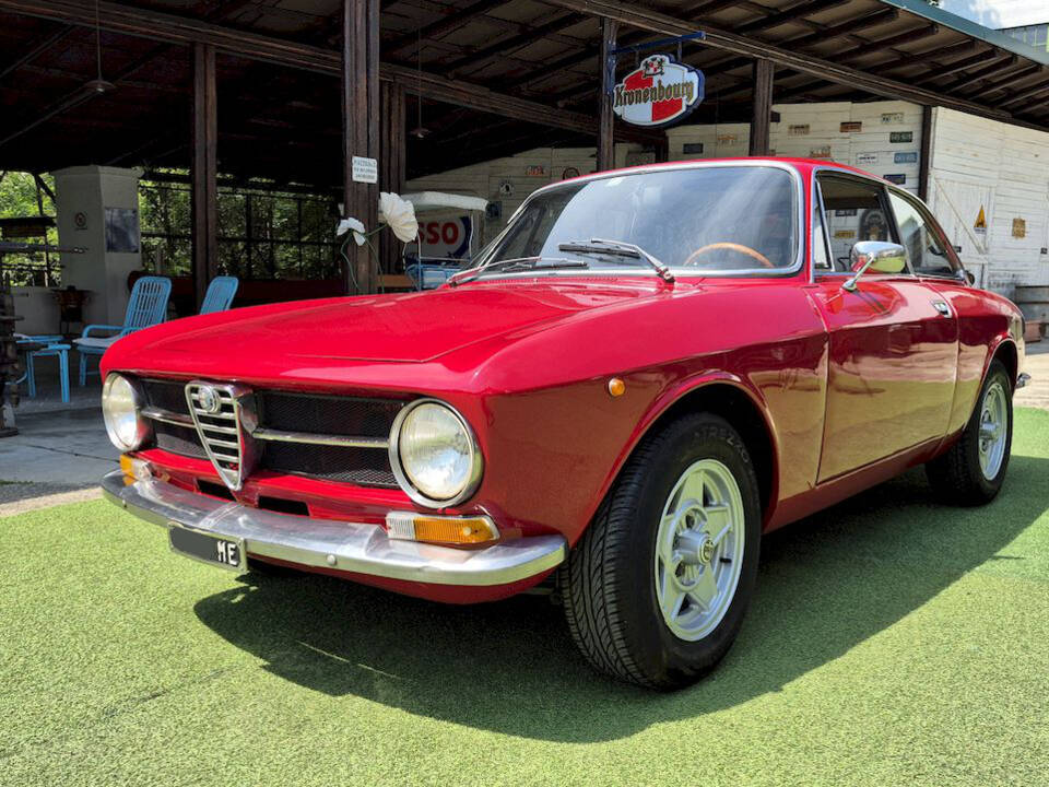 Image 4/50 de Alfa Romeo Giulia GT 1300 Junior (1971)