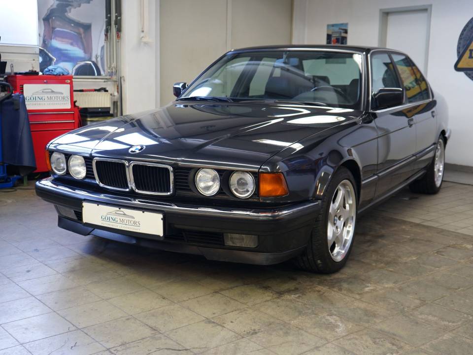 Imagen 8/47 de BMW 730i (1992)