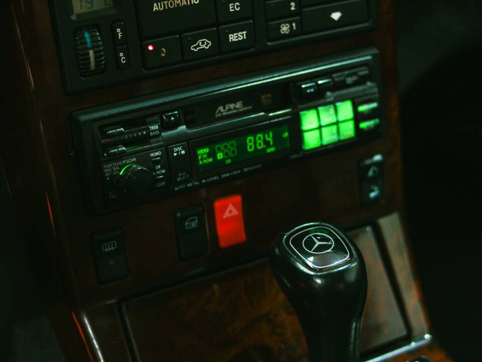 Image 43/50 of Mercedes-Benz SL 320 (1995)