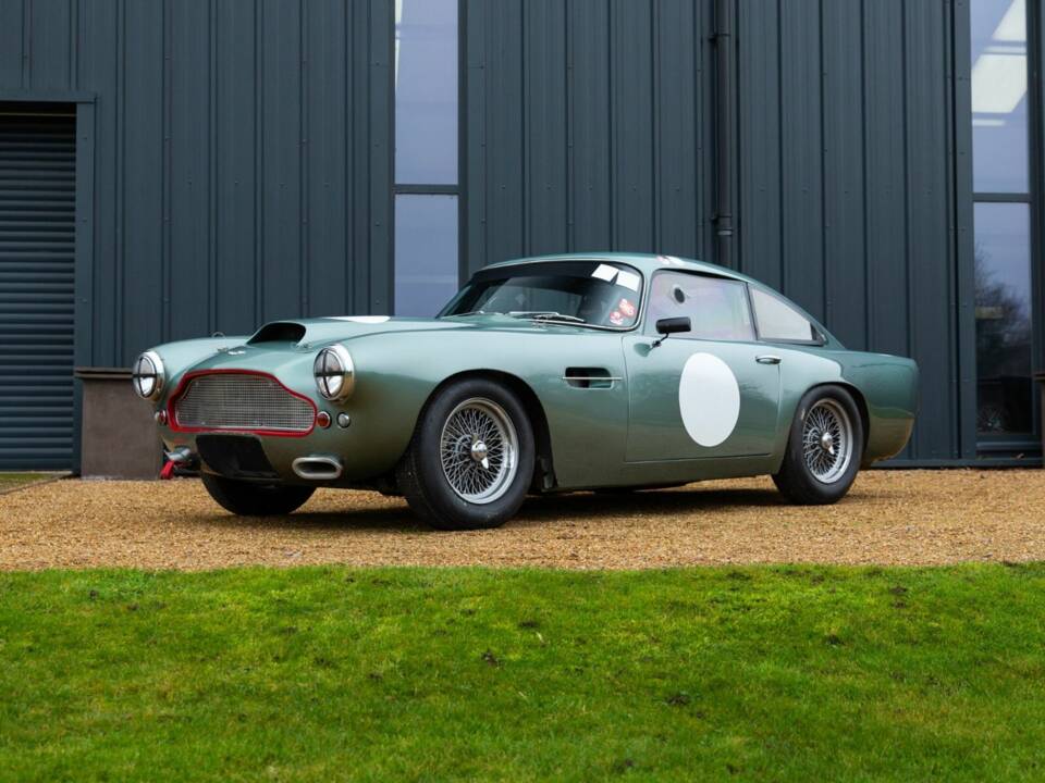 Image 2/50 de Aston Martin DB 4 Lightweight (1961)