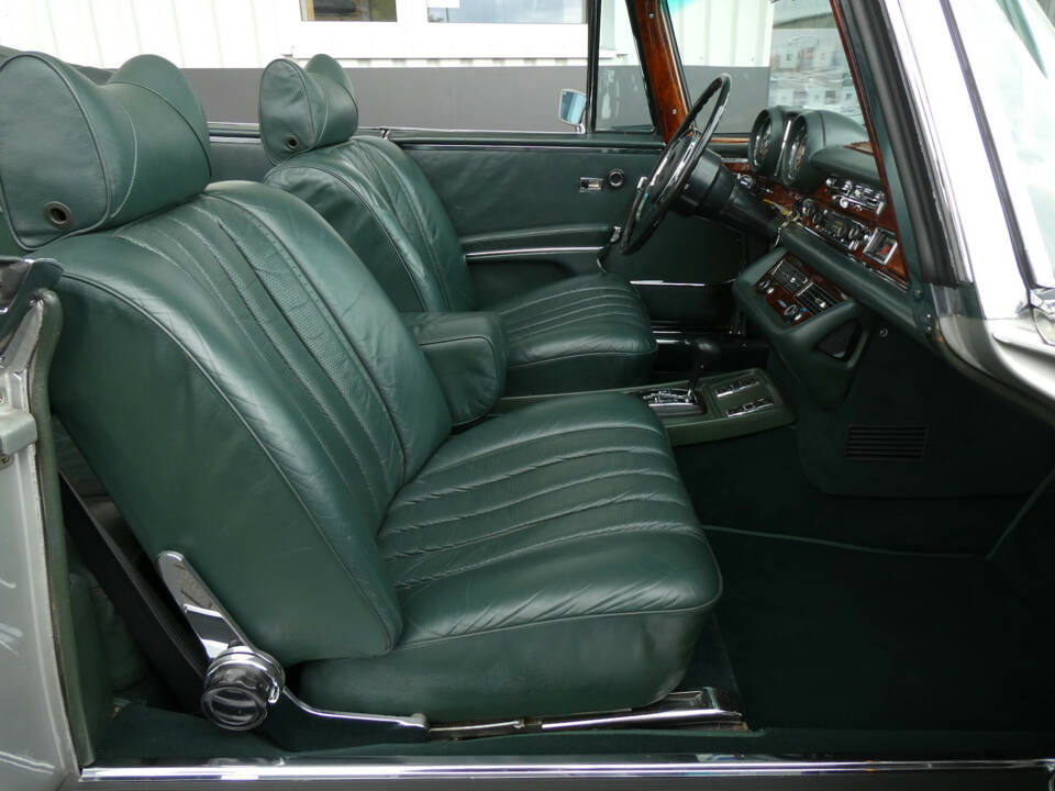 Image 13/31 of Mercedes-Benz 280 SE 3,5 (1970)