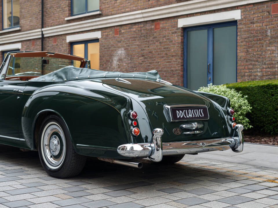 Image 19/33 of Bentley S1 DHC Park Ward (1956)