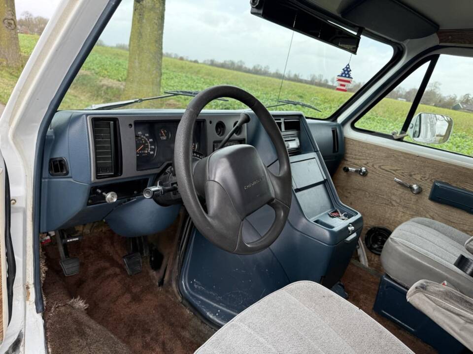 Bild 10/19 von Chevrolet Sportsvan LWB (1993)