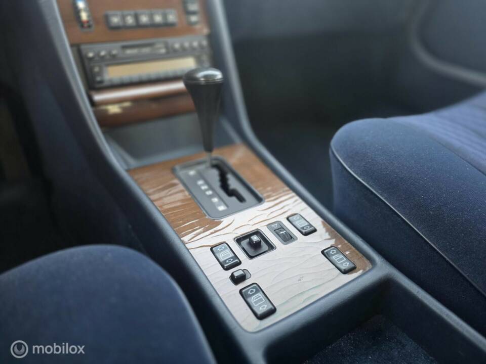 Image 35/50 de Mercedes-Benz 300 SE (1989)