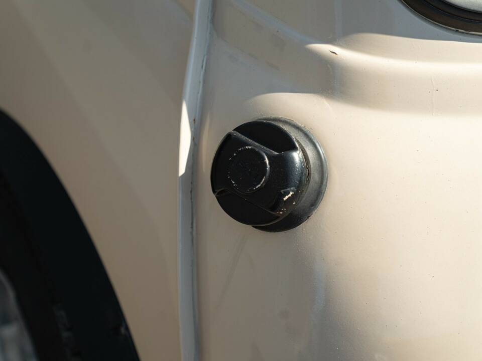 Image 14/47 of Innocenti Mini Cooper 1300 (1974)