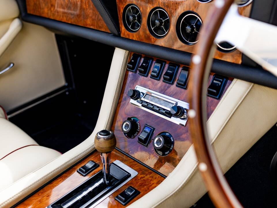 Image 48/50 of Jensen Interceptor MK III (1975)