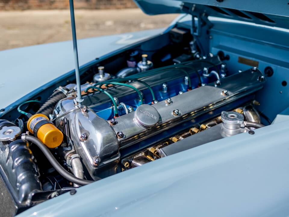 Image 16/50 of Jaguar XK 140 FHC (1955)
