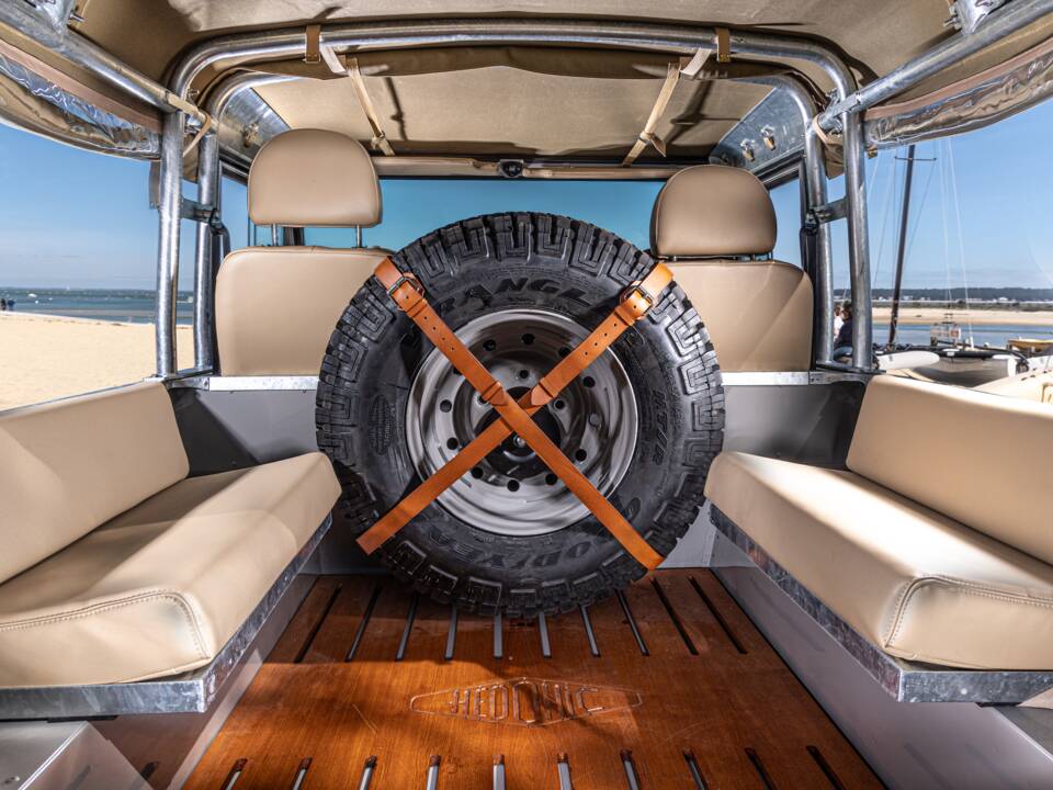 Bild 9/11 von Land Rover Defender 90 Td5 (2002)
