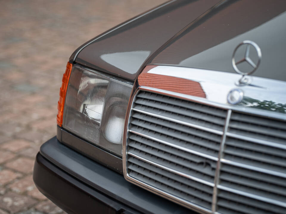 Image 4/66 of Mercedes-Benz 200 TE (1989)