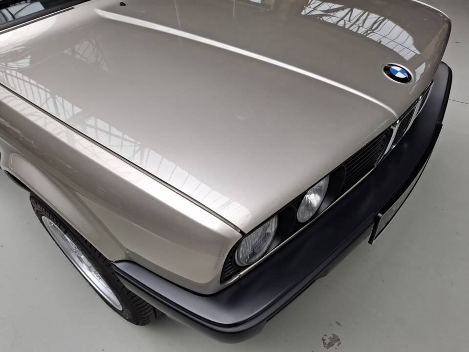 Bild 11/24 von BMW 318i (1989)
