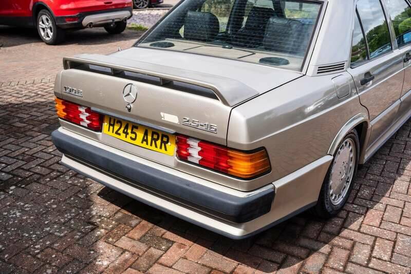 Image 30/50 of Mercedes-Benz 190 E 2.5-16 (1991)