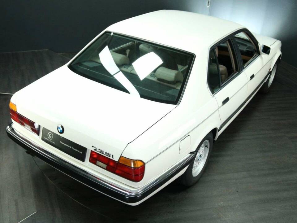 Image 6/30 de BMW 735i (1987)