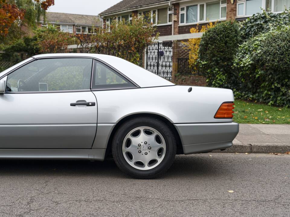 Immagine 10/22 di Mercedes-Benz SL 500 (1995)