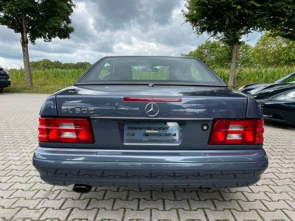 Immagine 4/20 di Mercedes-Benz SL 500 (2000)