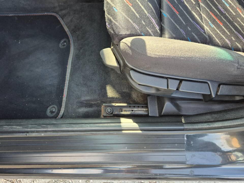 Image 35/49 of BMW 318is "Class II" (1994)