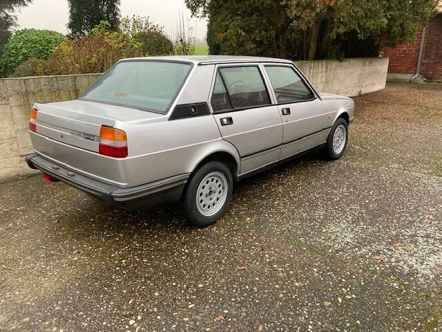 Bild 7/8 von Alfa Romeo Giulietta 1.6 (1982)