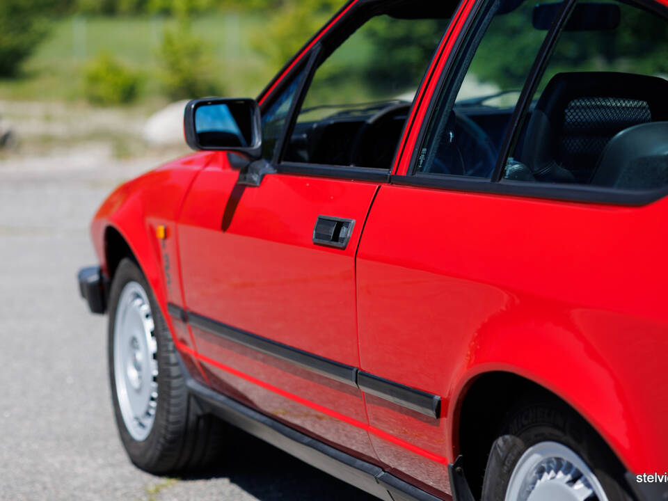 Imagen 23/36 de Alfa Romeo GTV 6 2.5 (1986)