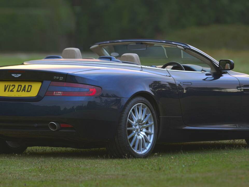 Image 15/50 of Aston Martin DB 9 Volante (2006)