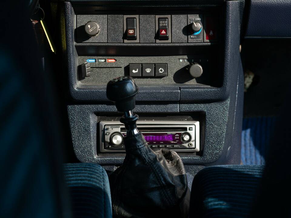 Immagine 38/43 di Volvo 240 GLE Injection (1989)