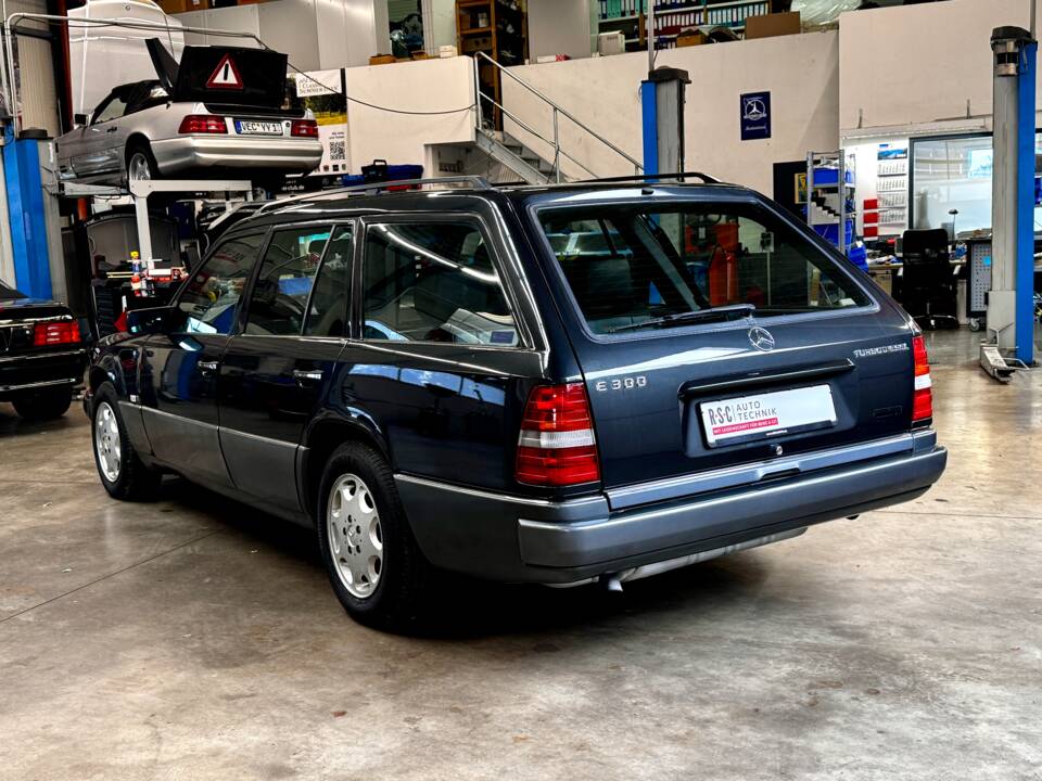 Bild 3/54 von Mercedes-Benz 300 TD Turbo (1993)