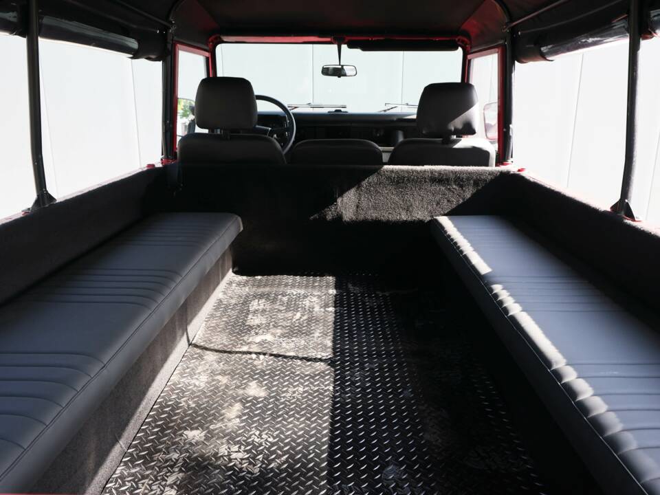 Image 35/38 of Land Rover 110 (1989)